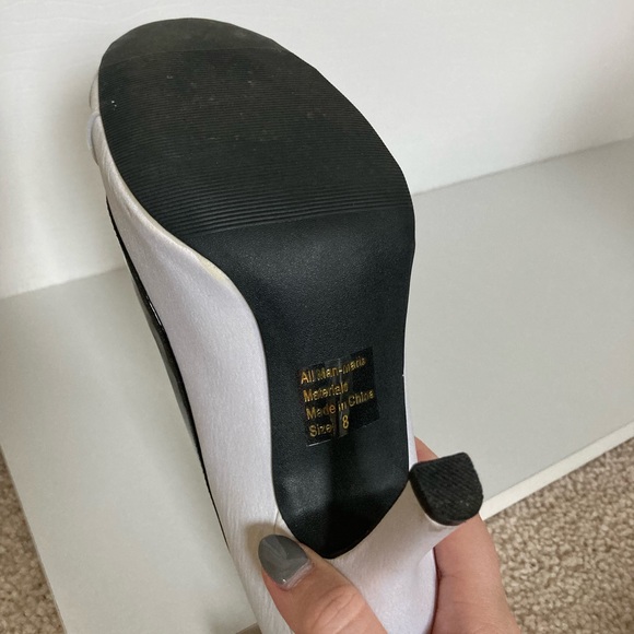 Deb brand women’s black and white heels - worn only once! - Picture 8 of 9
